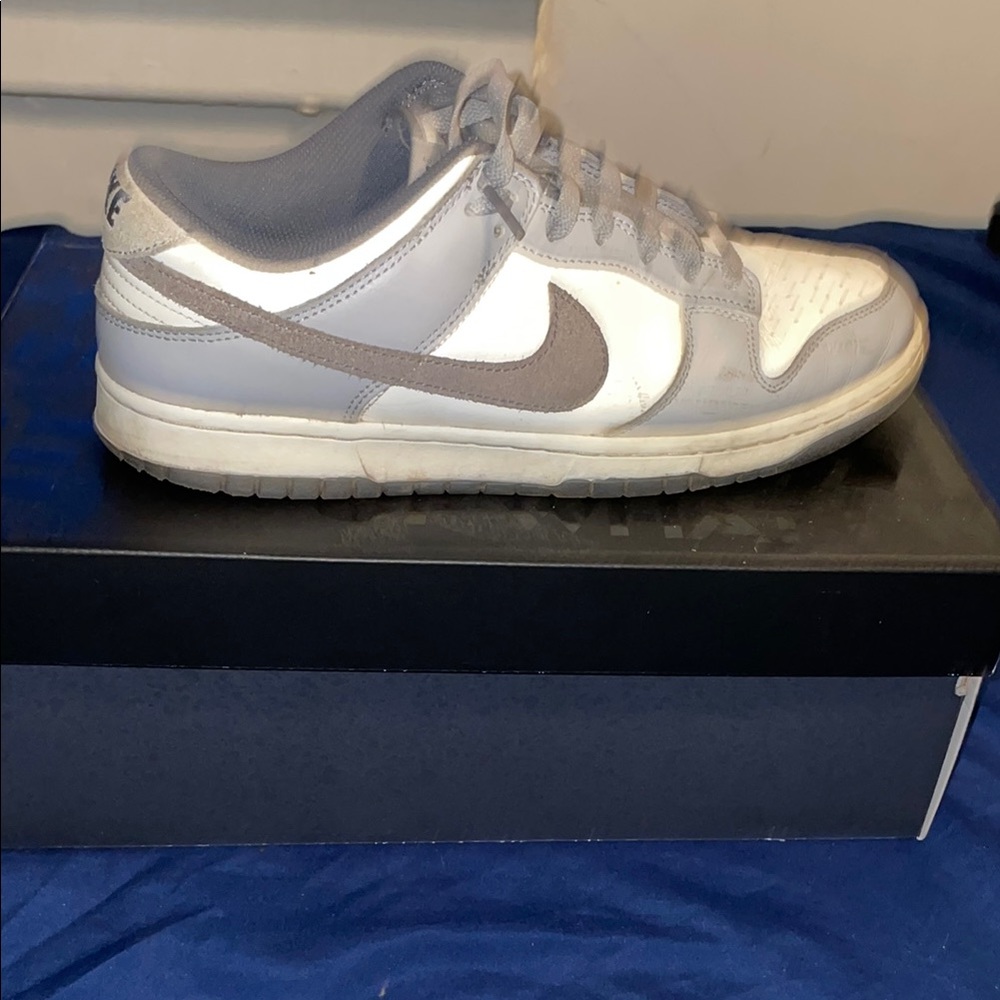 Nike Men's Silver and White Sneakers